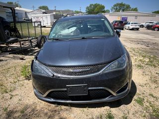 2019 Chrysler Pacifica Limited - Exterior Front Center Image